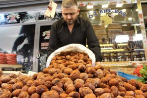 Bursa'da tezgâhlar cevizle doldu