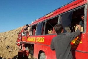 Pakistan'da yolcu otobüsü kaza yaptı: 26 ölü, 15 yaralı
