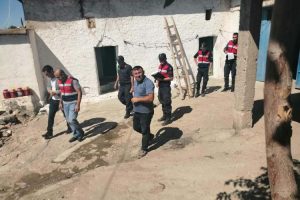 Eşini 27 bıçak darbesiyle öldürdü!