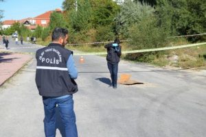 Hafriyat kamyonunun altında kalan işitme engelli öldü