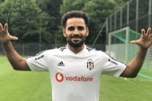Beşiktaş'ta stopere sürpriz isim!