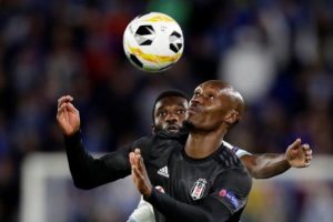 Atiba Hutchinson bir adım önde