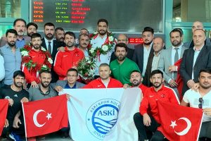 Taha Akgül: Ülkemizi şampiyonluğa alıştırdık, gümüş madalya buruk geliyor