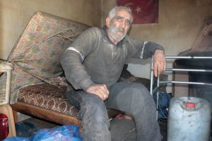 40 yıllık mağara hayatı bitti! Banyo ve berber için ikna edemediler