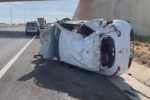 Sancaktepe'de takla atan otomobildeki 2 kişi yaralandı