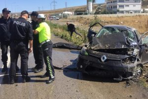 Oğlunu birliğine bıraktı dönüşte kaza yaptı: 2 ölü, 3 yaralı