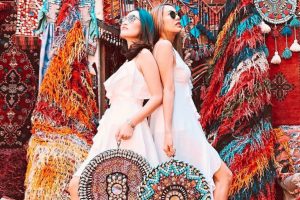 Rengarenk halı hanı, fotoğraf stüdyosu oldu