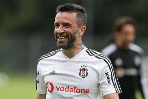 Beşiktaş'ta Gökhan Gönül sürprizi