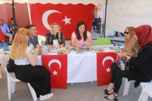 Polisler üniversite öğrencileriyle bir araya geldi