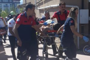 Asansöre sıkışan çocuk hayatını kaybetti