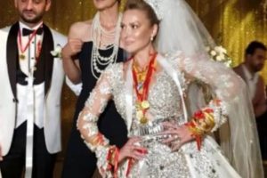 Aylin Coşkun altınlarını anlattı durdu