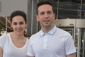 Oğuzhan Koç sevgilisini yalnız bırakmadı