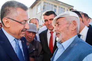 Cumhurbaşkanı Yardımcısı Oktay'dan esnaf ziyareti