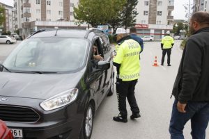 Bursa'da özel araçlara sigara denetimi