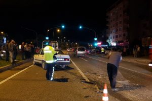 Bursa'da alkollü sürücü kırmızı ışıkta bekleyen otomobile çarptı