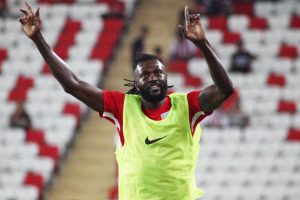 Kayserispor'da Adebayor şoku