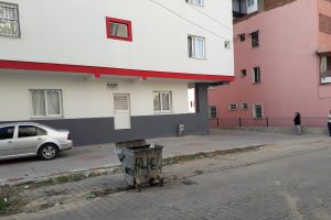 Bebeğini çöp konteynerine atan anne tutuklandı