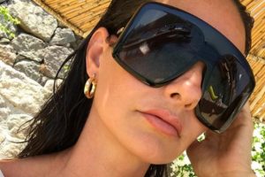 Yasemin Özilhan gözlükleri için dolap yaptırdı