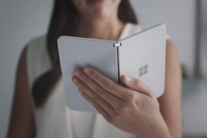 Microsoft katlanabilir telefonunu tanıttı!