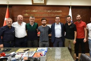Mustafakemalpaşa Belediyespor üç genç yıldızla daha anlaşmaya vardı