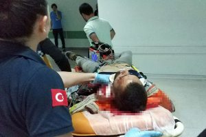 Eşi ve çocuğunun gözü önünde tüfekle kendini vurdu