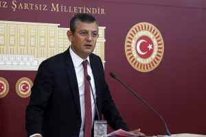 CHP'li Özel'den 'nöbetçi bakan' eleştirisi