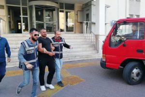Cezaevi firarisi kombi hırsızını polis ekipleri yakaladı