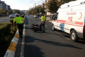 Motosikletle otomobil çarpıştı: 1 ölü