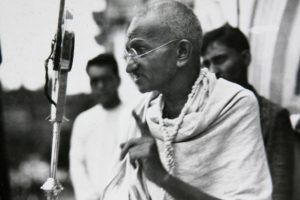Mahatma Gandi'nin anıtta saklanan külleri çalındı