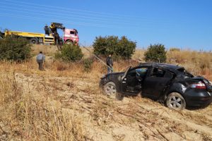 Bursa'da otomobil şarampole devrildi: 2 yaralı