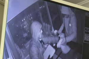 Bursa'daki kuyumcu soygunu kamerada!