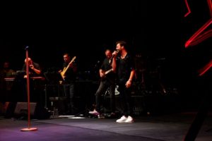 Yalın, Bursa'da konser verdi