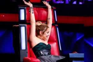 Hadise'den 81 bin TL'lik kombin