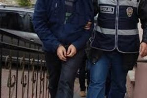 Karısını 12 yerinden bıçaklayarak öldüren adam gözaltında