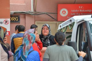 ''Kızım gelinlik giyecektin, kefen giydin''