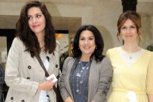 Bergüzar Korel'in kız kardeşi evlere temizliğe gitmeye başladı