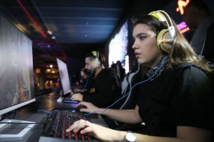 e-sporun cirosu 906 milyon dolar oldu