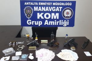 Antalya'da silah ve uyuşturucu operasyonu düzenlendi