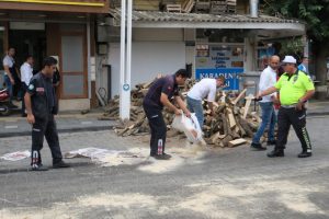 Caddeye dökülen yağ, zor anlar yaşattı