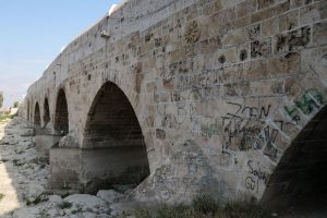 Taşköprü'nün üzerine yazılar yazıldı