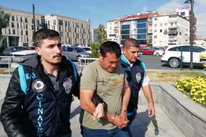 Karısını defalarca bıçaklayarak öldüren şahıs adliyeye sevk edildi