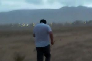 Bitlis'in Gölbaşı beldesi toz bulutu ile kaplandı