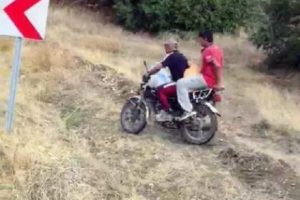 Tarladan hırsızlık yaparken görüntülerini çekip jandarmaya yakalattı