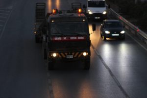 Suriye sınırına askeri araç sevkiyatı