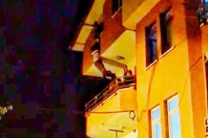 Hareketli dakikalar! Polisler son anda kurtardı