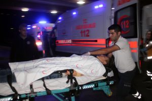 Afganlı genç, eniştesini bıçakladı