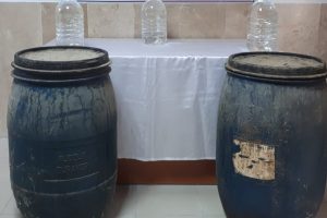 Mersin Tarsus'ta 125 litre sahte rakı ele geçirildi