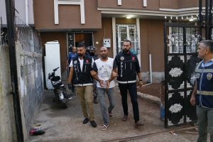 Uyuşturucu satıcılarına şafak vakti baskın yapıldı