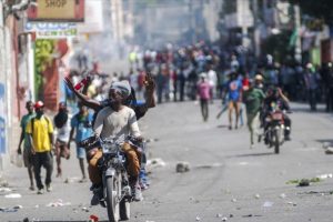 Haiti'de hükümet karşıtı protestolar şiddete sahne oluyor