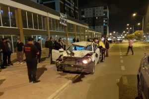 Alkollü sürücü otomobille yayalara çarptı: 1 ölü, 4 yaralı